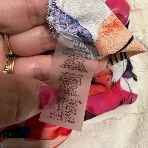 Sioni Floral Sleeveless Blouse - Pink, Red, Blue, Purple - Picture 4 of 5